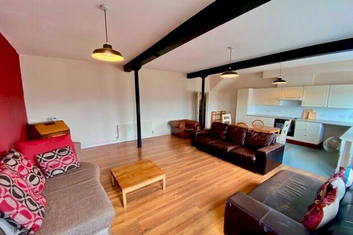 2 Bedroom Flat To Rent In The Rafters, Nottingham, NG7