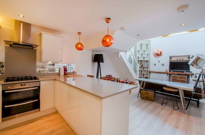 1 Bedroom Flat To Rent In Hardinge Street, Wapping, London, E1