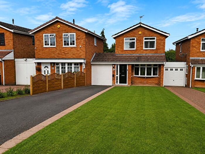 3 Bedroom Link Detached House For Sale In Kestrel Way, Cheslyn Hay, Walsall, WS6