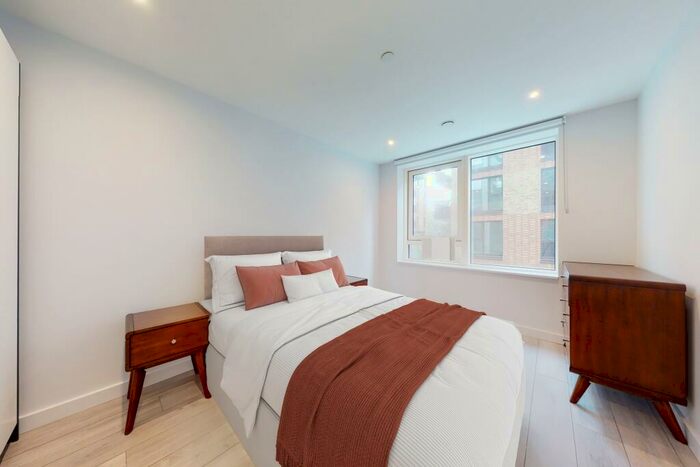 2 Bedroom Apartment To Rent In Park Central East, London, SE1