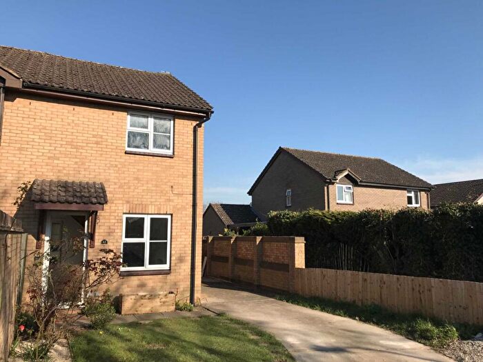 2 Bedroom House To Rent In Heather Close, Carterton, OX18