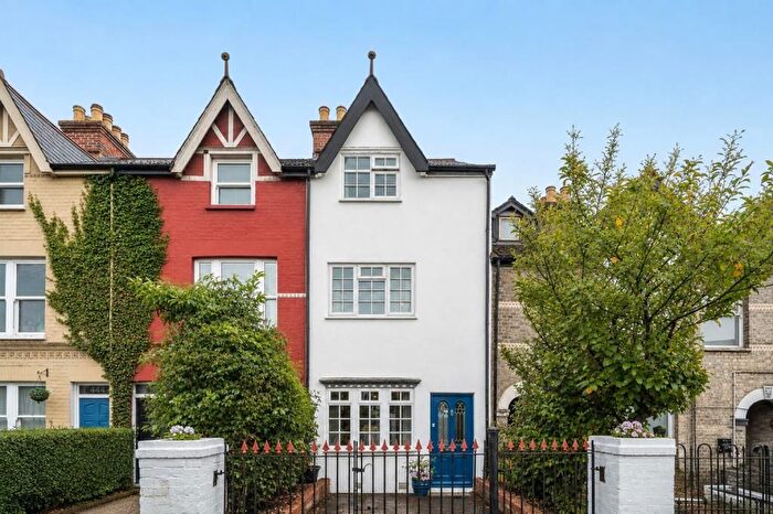 3 Bedroom Terraced House For Sale In London Road, High Wycombe, Buckinghamshire, HP11