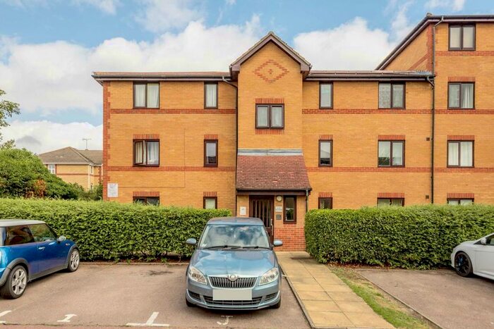 2 Bedroom Flat To Rent In Winery Lane, Kingston Upon Thames, KT1