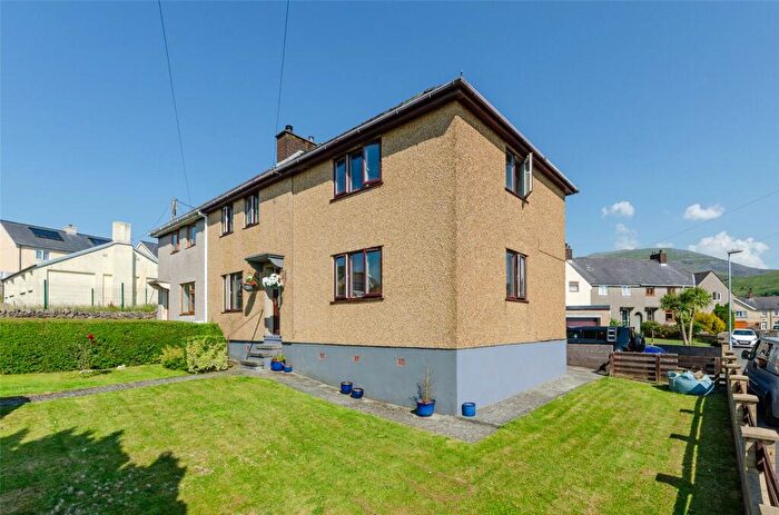 3 Bedroom Semi-Detached House For Sale In Hafod Oleu, Deiniolen, Caernarfon, Gwynedd, LL55