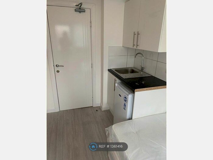 Studio To Rent In Hexham Road, Morden, SM4