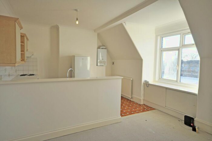 2 Bedroom Maisonette To Rent In Sheen Lane, Mortlake, SW14
