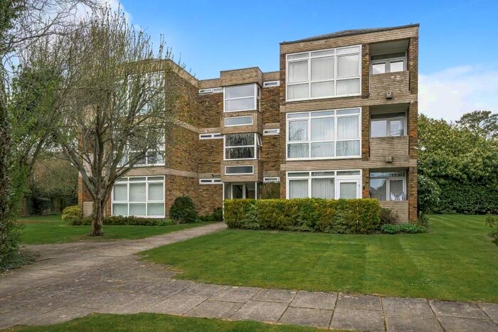 1 Bedroom Flat For Sale In High Wycombe, Cressex, Buckinghamshire, HP12