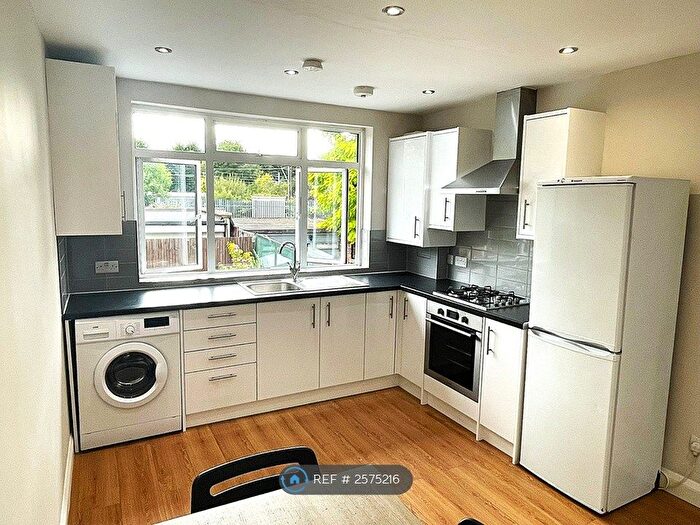 2 Bedroom Flat To Rent In St. Edmunds Road, London, N9