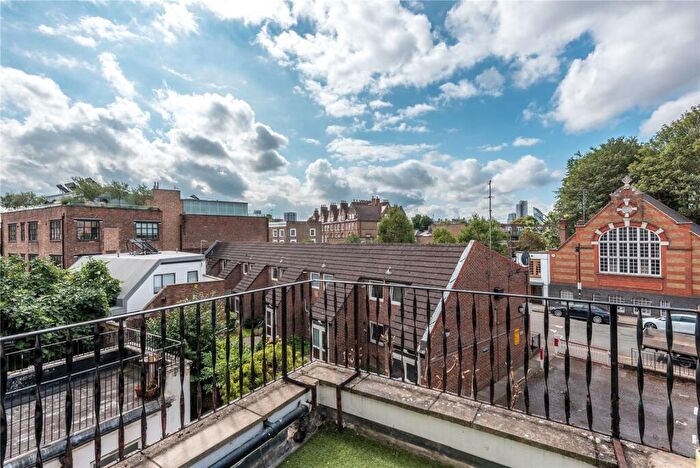 2 Bedroom Maisonette To Rent In Northchurch Road, Islington, London, N1