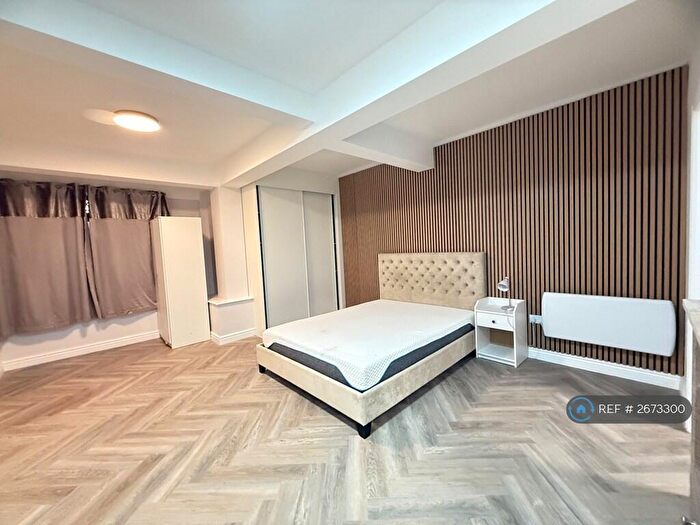 3 Bedroom Flat To Rent In Tuscany House, Manchester, M1