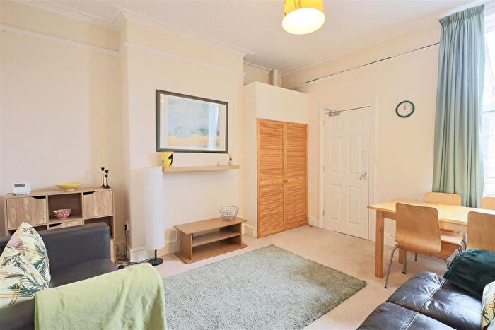 3 Bedroom Flat To Rent In Newlands Road, Jesmond, Newcastle Upon Tyne, NE2