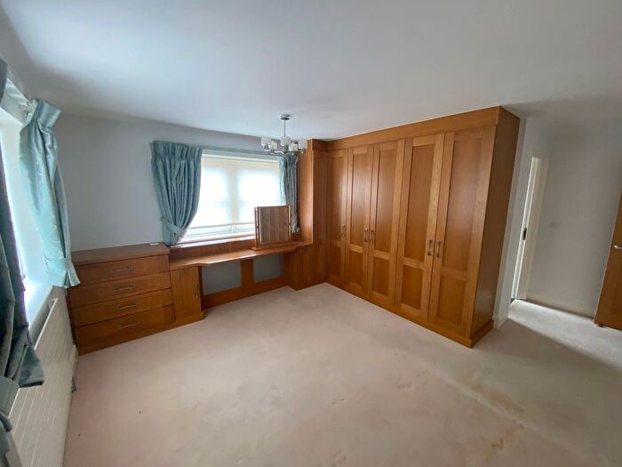3 Bedroom Flat To Rent In Hendon Lane, Finchley, N3