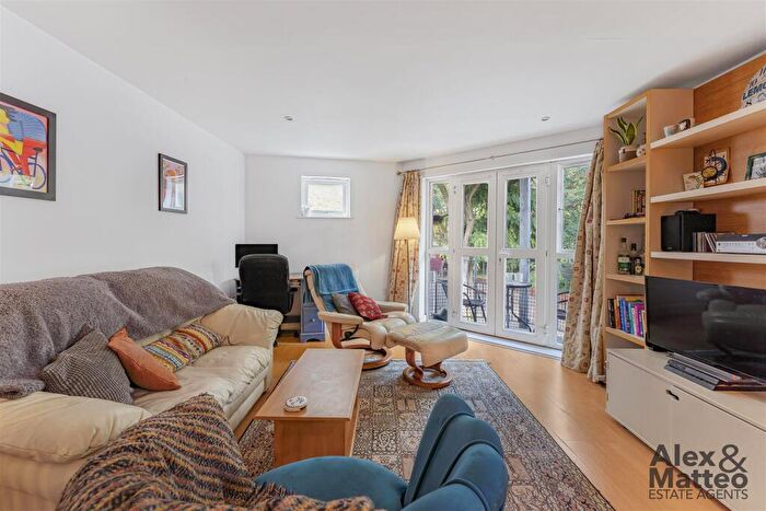2 Bedroom Flat For Sale In Elgar Street, Canada Water, SE16