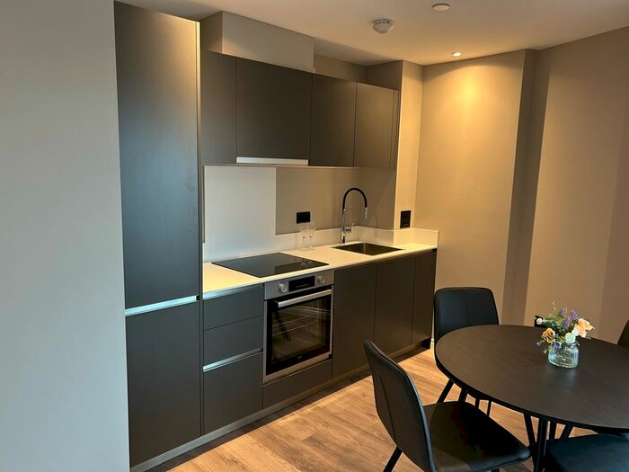 2 Bedroom Flat To Rent In Whitehall Road, Leeds, LS12