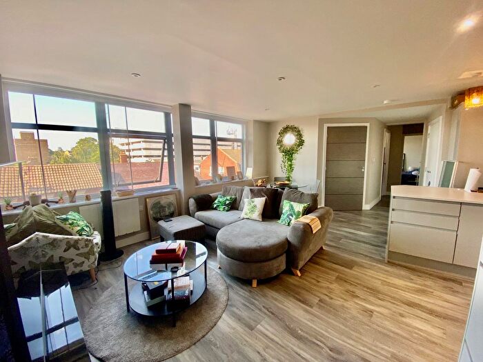 2 Bedroom Flat To Rent In Glasshouse, Bedford, MK40