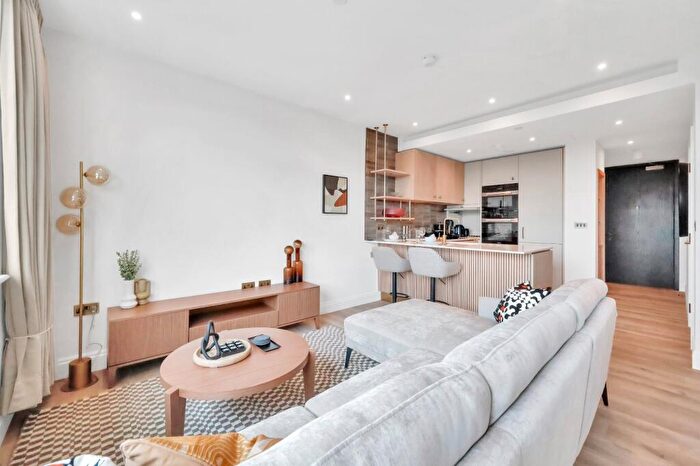 Flat To Rent In Engine House Way, Chalk Farm, NW1