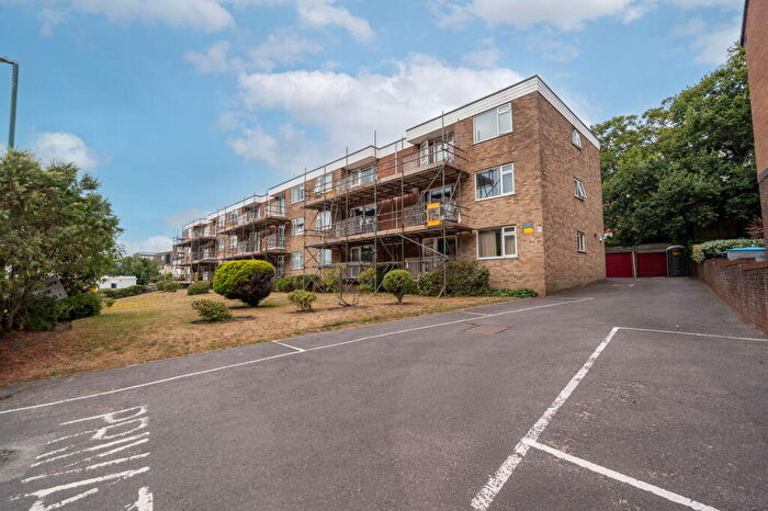 2 Bedroom Flat To Rent In Sea Road, Boscombe Spa, Bournemouth, Dorset, BH5