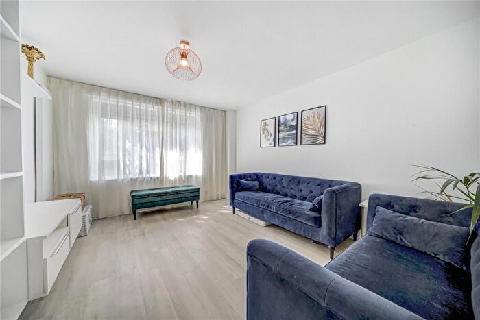 2 Bedroom Flat To Rent In Battersea High Street, London, SW11