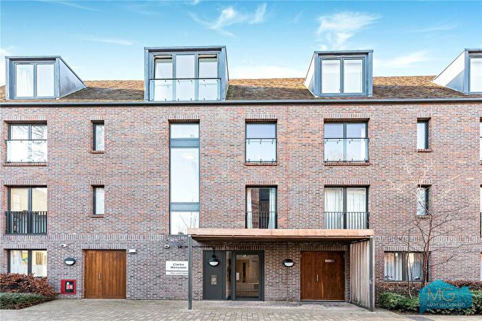 2 Bedroom Apartment For Sale In Marwood Square, London, N10