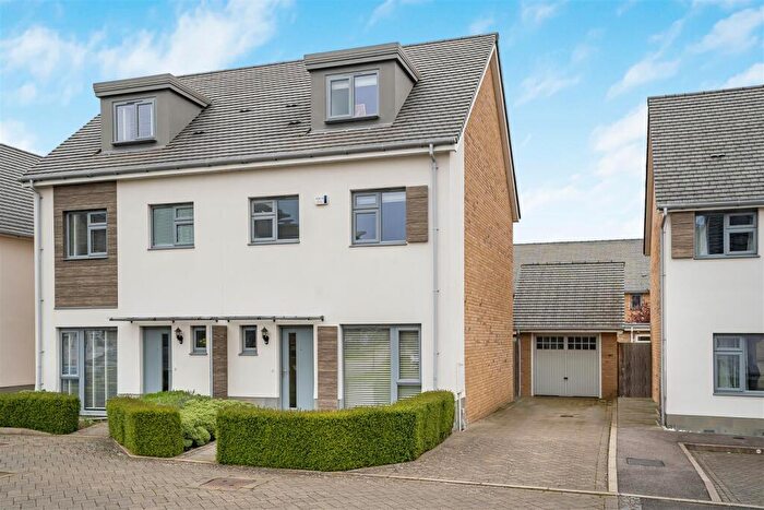 4 Bedroom Semi Detached House For Sale In Cygnet Way, Maidenhead, SL6