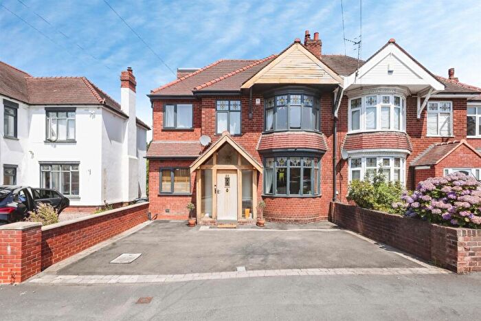 5 Bedroom Semi-Detached House For Sale In Compton Road, Cradley Heath, B64
