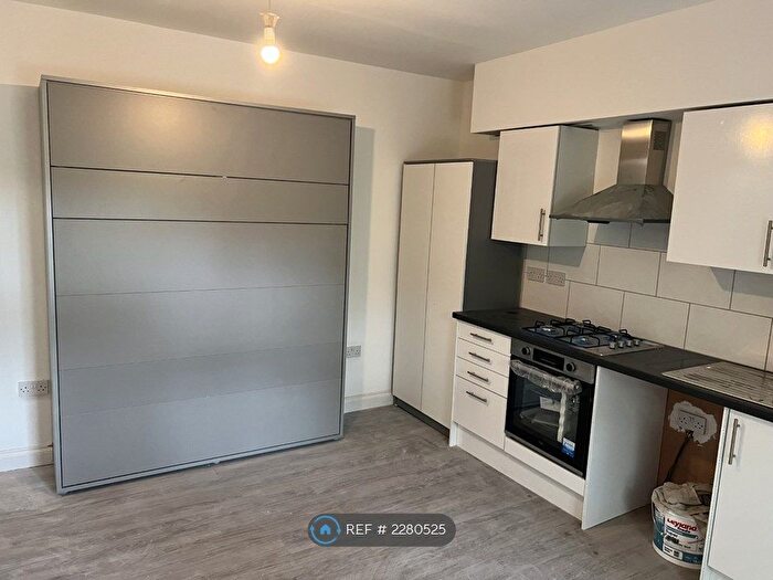 Studio To Rent In Leigham Court Road, London, SW16