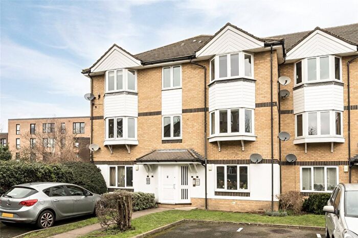 2 Bedroom Flat To Rent In Sheppard Drive, London, SE16