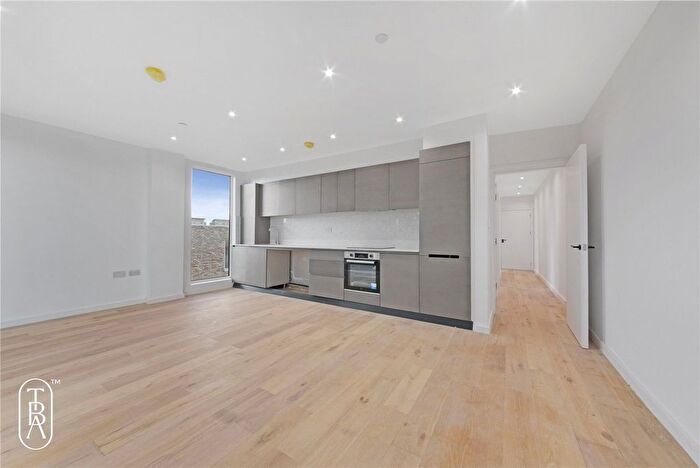 3 Bedroom Flat To Rent In Powell Road, London, E5