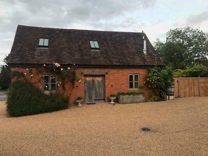 2 Bedroom Barn Conversion To Rent In Salters Lane, Aylesbury, HP18