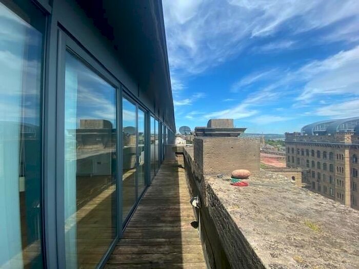 2 Bedroom Flat To Rent In Lilycroft Road, Bradford, BD9