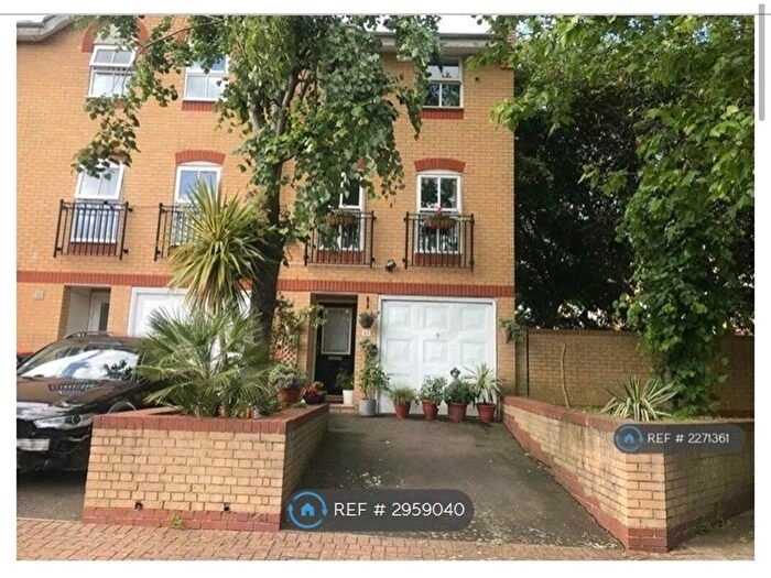 3 Bedroom End Of Terrace House To Rent In Angelica Drive, London, E6