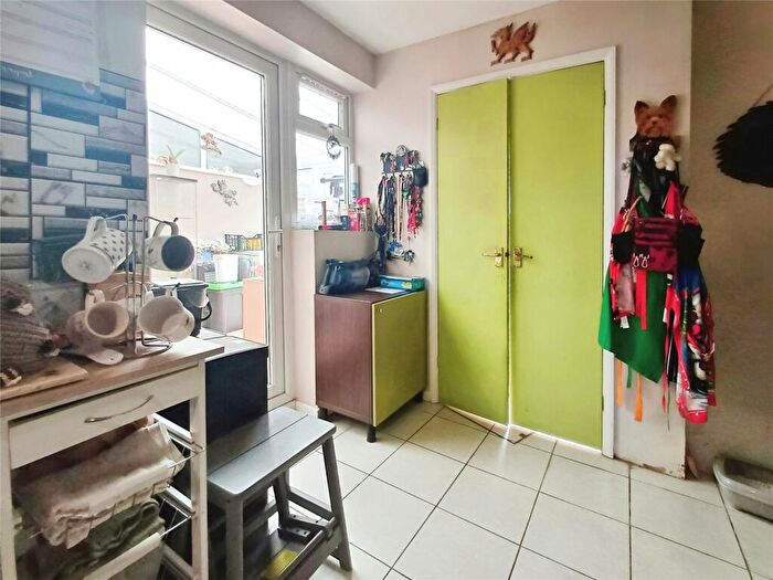 3 Bedroom Terraced House For Sale In Ridgeway Avenue, Gravesend, Kent, DA12