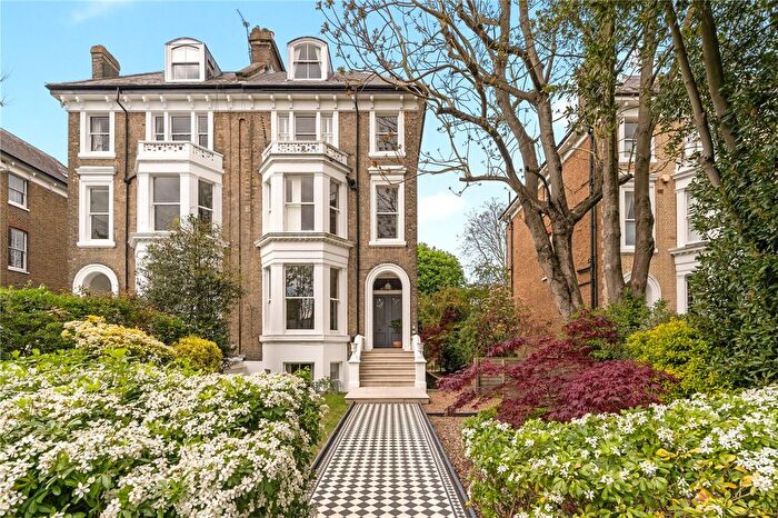 1 Bedroom Flat For Sale In Cambridge Park, Twickenham, TW1
