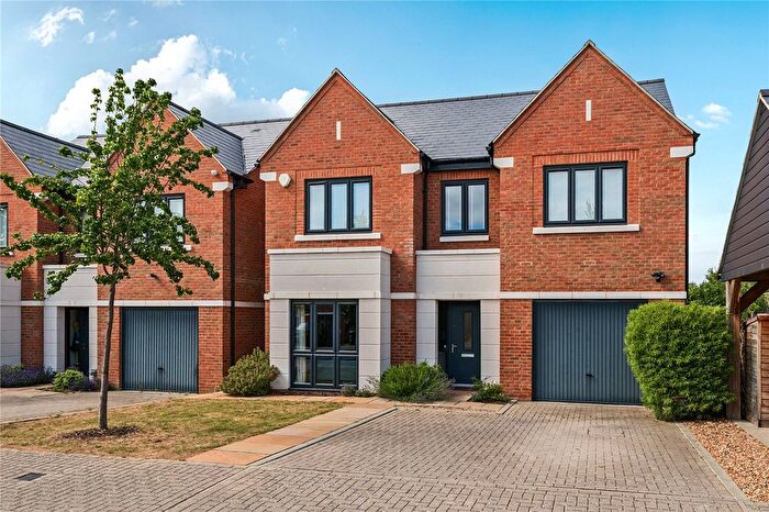 4 Bedroom Detached House For Sale In Bridges Avenue, East Molesey, KT8