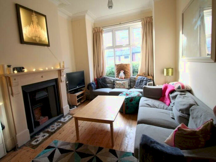 4 Bedroom House To Rent In Hessle Terrace, Leeds, LS6