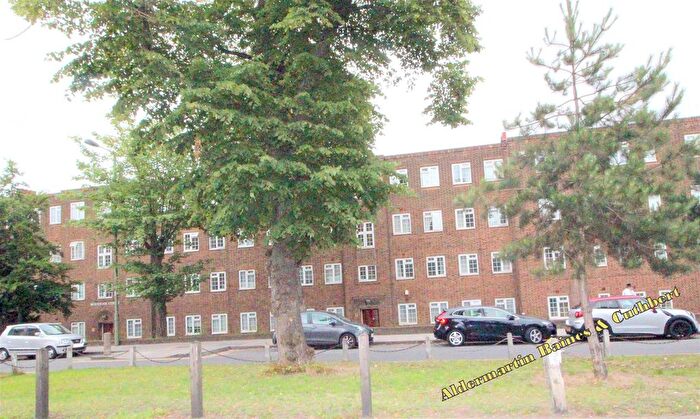 2 Bedroom Flat To Rent In Brent Street, London, NW4