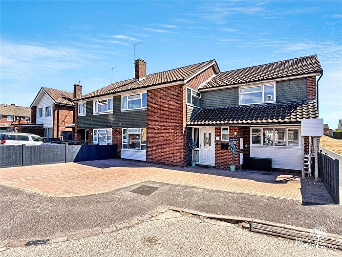 4 Bedroom Semi-Detached House For Sale In Ashbourne Way, Thatcham, Berkshire, RG19