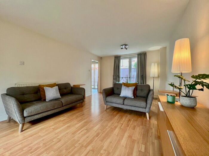 2 Bedroom Terraced House To Rent In Hopetoun Street, New Town, Edinburgh, EH7