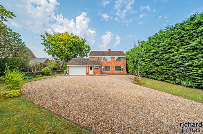 4 Bedroom Detached House For Sale In Hollow Way, Bradenstoke, SN15