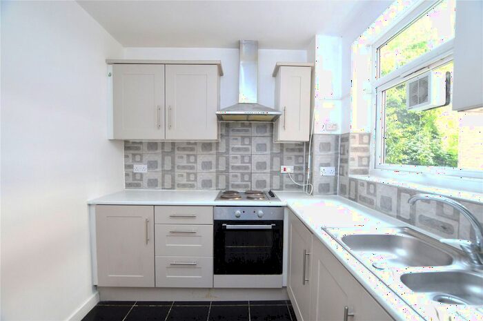 2 Bedroom Flat To Rent In South Norwood Hill, London, SE25