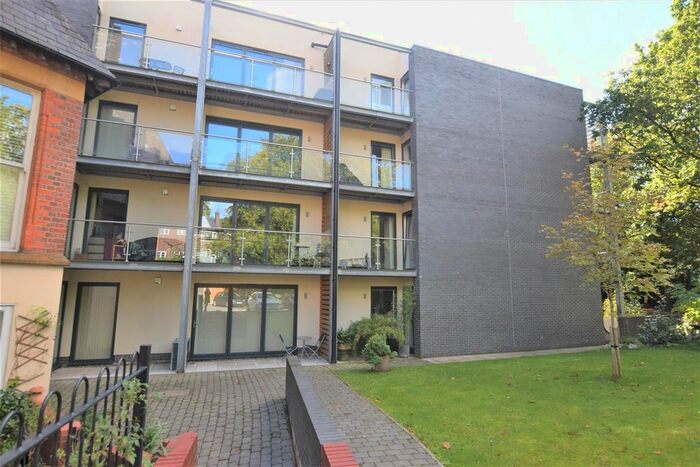 2 Bedroom Flat To Rent In Wilmslow Road, Didsbury, Manchester, M20