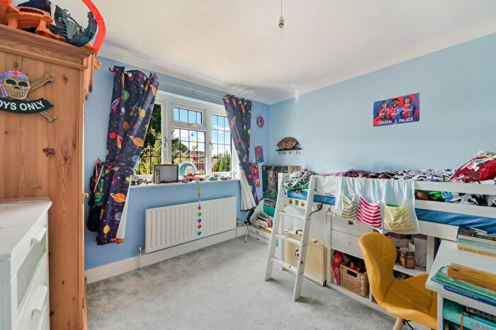 4 Bedroom Detached House For Sale In Walnut Grove, Banstead, SM7
