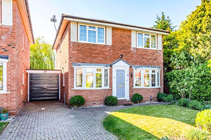 4 Bedroom Detached House For Sale In Kashmir Close, New Haw, Surrey, KT15