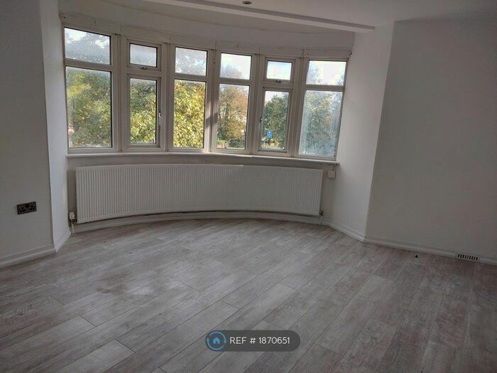 4 Bedroom Flat To Rent In Raynerslane, London, HA2