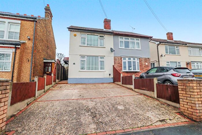 3 Bedroom Semi-Detached House For Sale In Russell Gardens, Wickford, SS11
