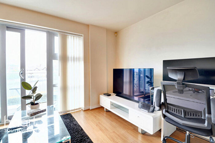 1 Bedroom Flat To Rent In Queen Mary Avenue, London, E18