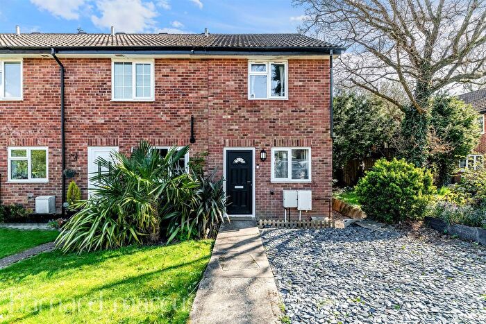 2 Bedroom End Of Terrace House For Sale In Greenwood Drive, Redhill, RH1