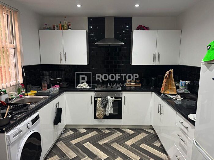 6 Bedroom House To Rent In Victoria Road, Leeds, LS6