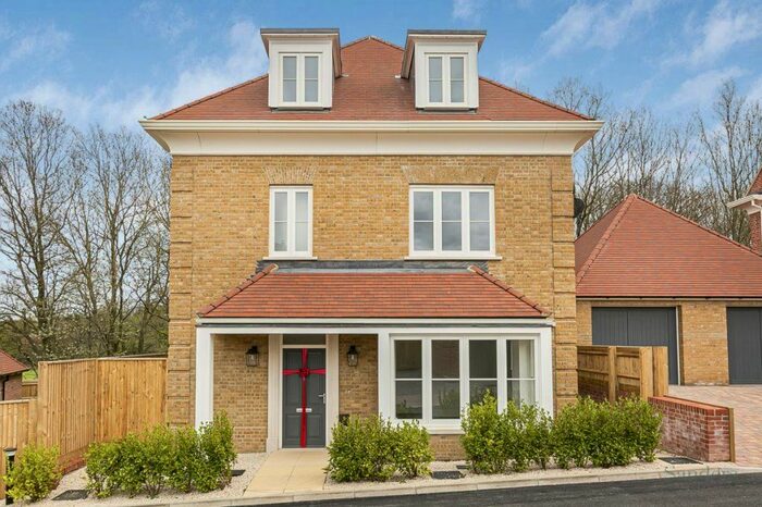 4 Bedroom Property To Rent In Lushington Drive, Barnet, Hertfordshire, EN4