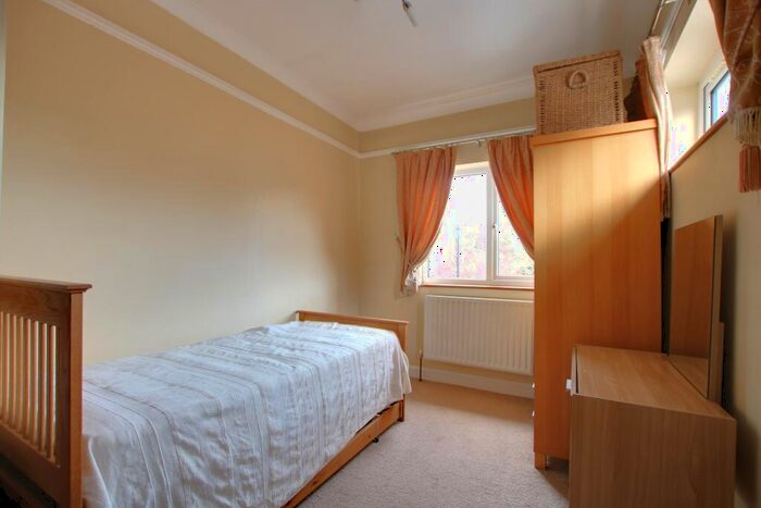 5 Bedroom Detached House For Sale In Bassett, Southampton, SO16